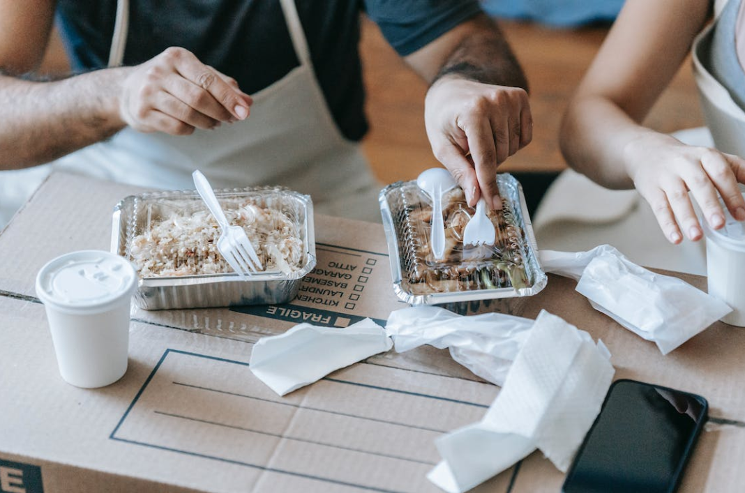 How can packing your lunch save you money?